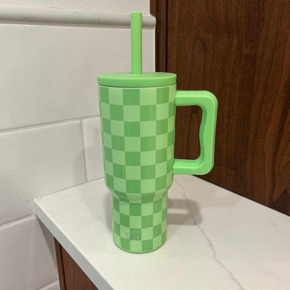 Simple Modern Green Checkered Tumbler with Handle 20oz